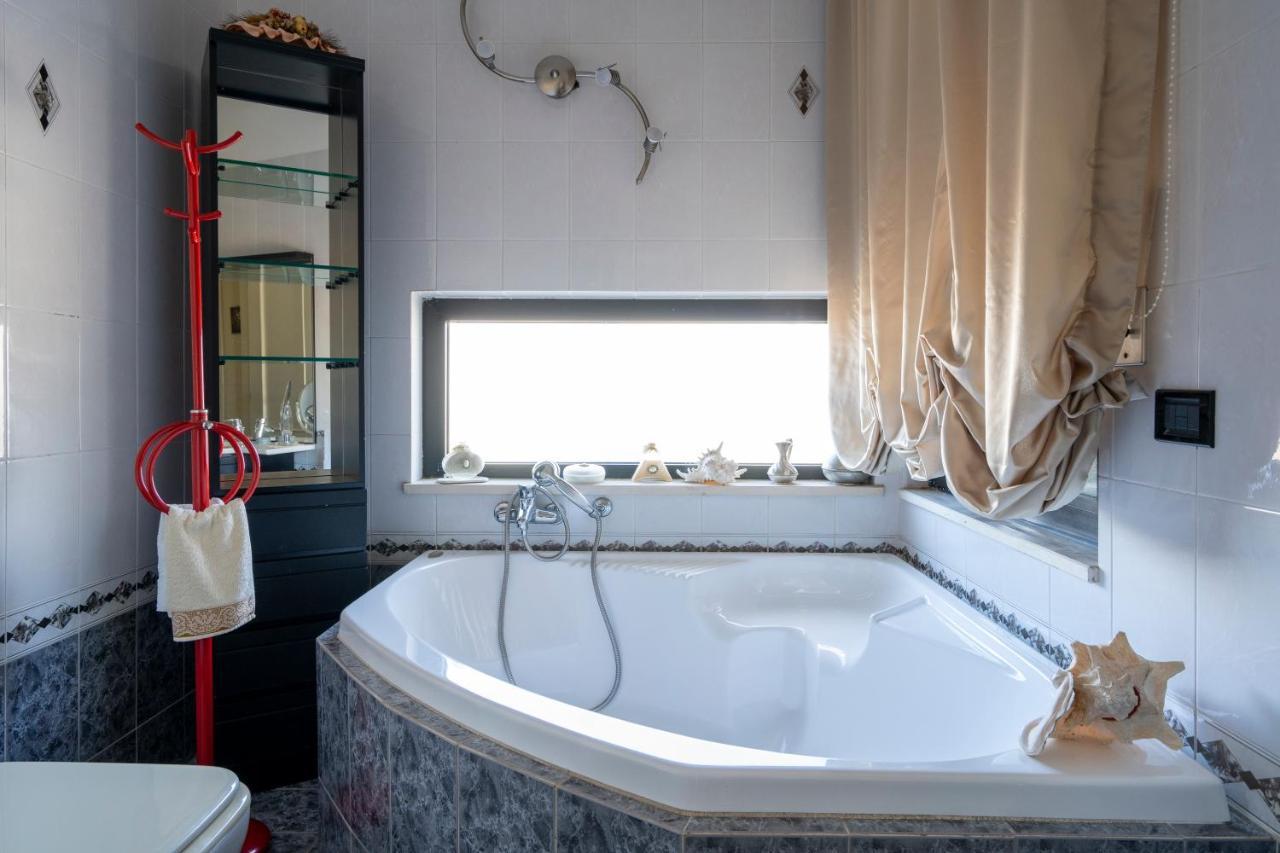 Grazia Attic Apartment With Terrace Трани Экстерьер фото