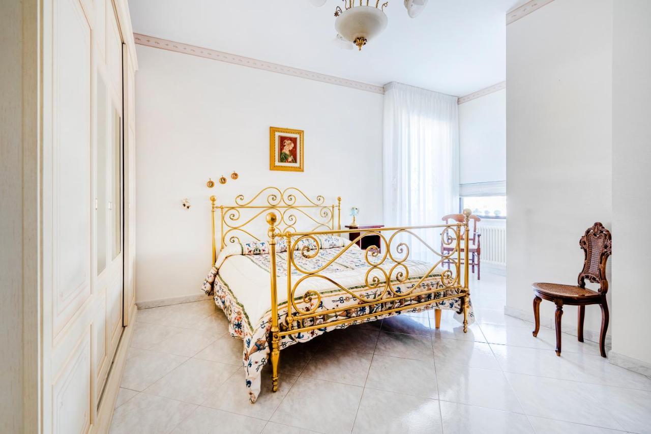 Grazia Attic Apartment With Terrace Трани Экстерьер фото